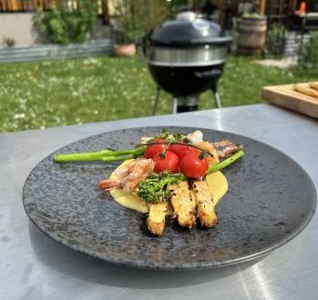 Gegriller Sparl mit Limettencreme und Garnelen Gegriller Sparl mit Limettencreme und Garnelen